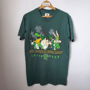 VINTAGE Looney Tunes shirt green medium cartoon st patricks day coyote daffy taz